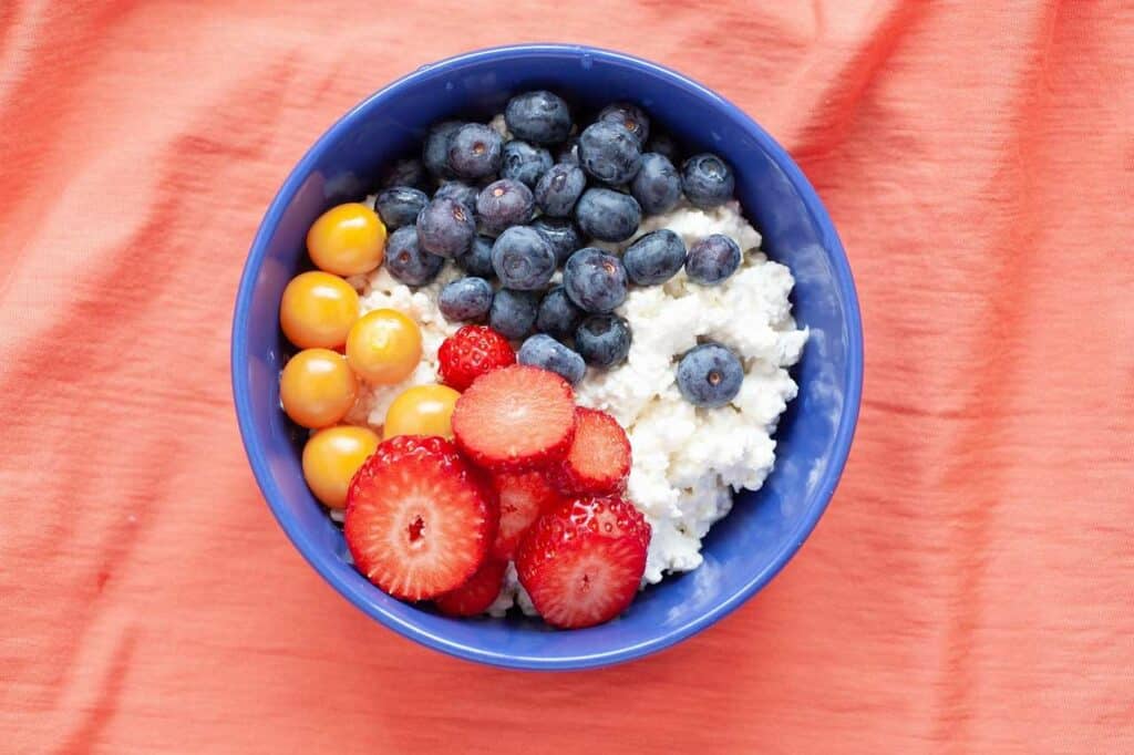 cottage cheese with fruit