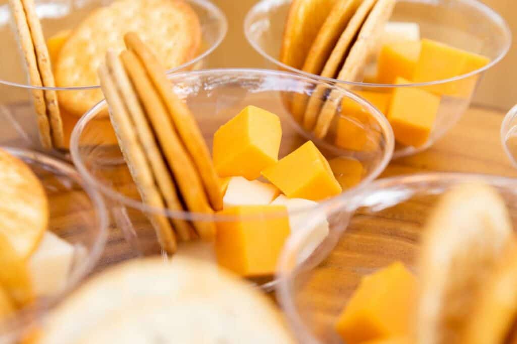 whole grain crackers and cheese cups