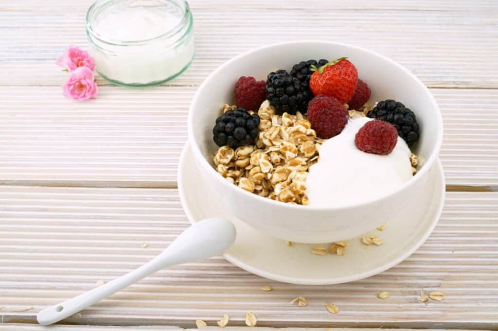 greek yogurt with berries